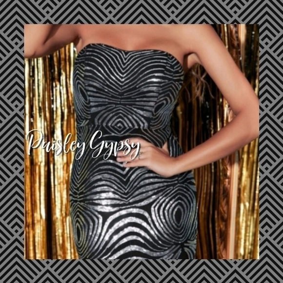 Glamorous Abstract Silver and Black Strapless Fit and Flare Formal Gown - Picture 4 of 15